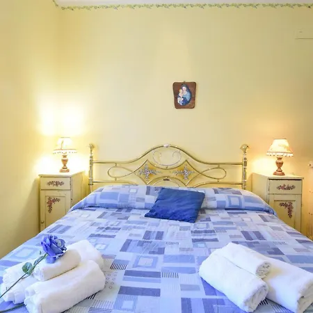 Amazing In With Private Swimming Pool, Be Inside Or Outside *